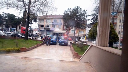 Bilecik'te kobra yılanı zehri satmaya çalışan 3 kişi tutuklandı