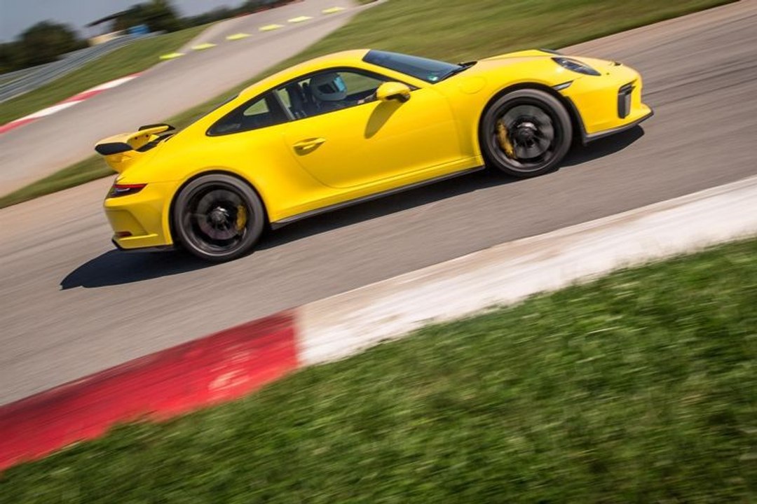 Here's What Makes the 2018 Porsche 911 GT3 Manual So Special