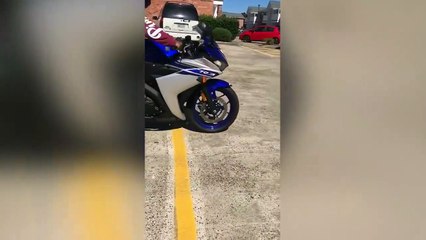 A esta mujer la primera práctica en moto casi le cuesta la vida