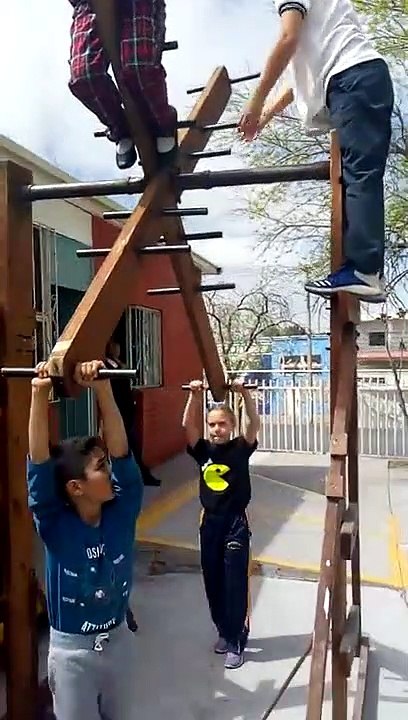 La balançoire mexicaine ne fait pas peur à ces enfants !