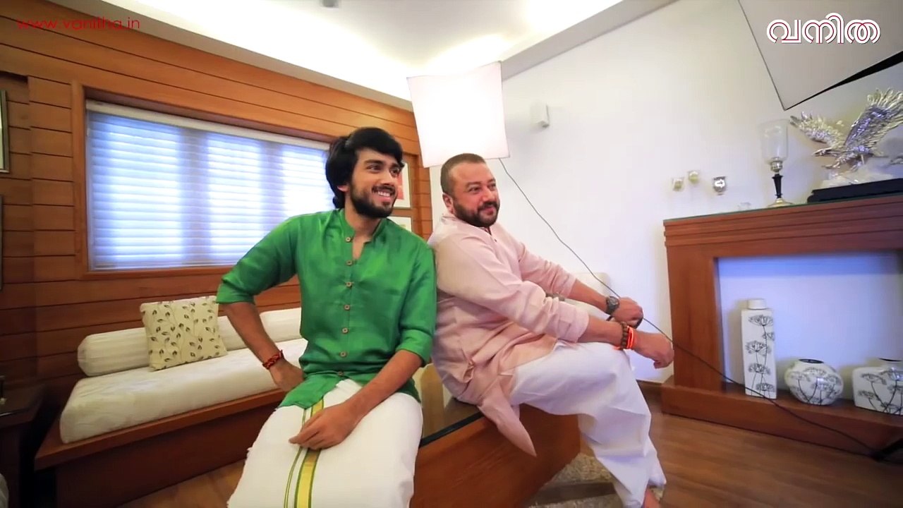 അമ്മയുടെ കണ്ണൻ വീട്ടിൽ ഇങ്ങനെയാണ്! Cute Kalidas with Parvathi and Jayaram | Vanitha Cover Shoot
