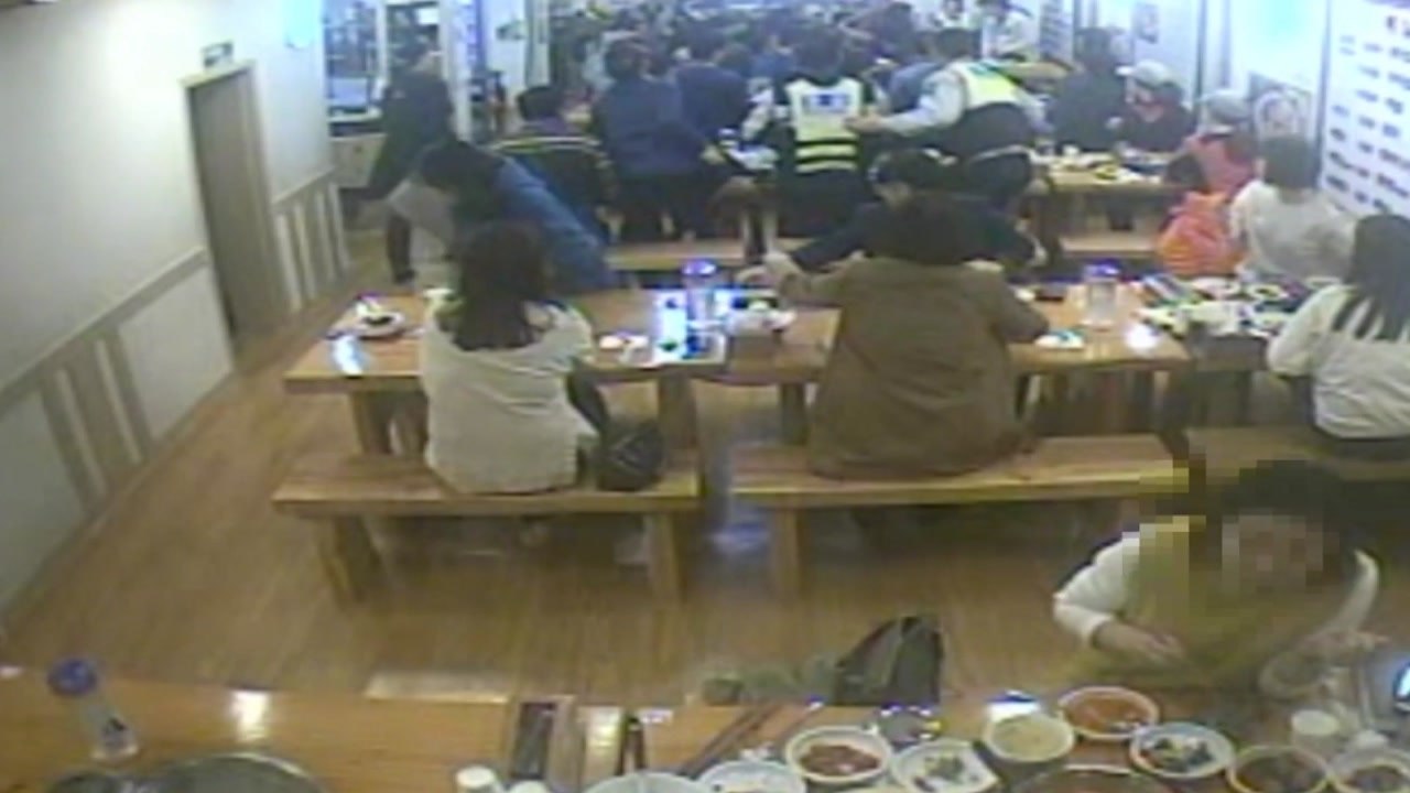 [좋은뉴스] 식당에서 쓰러진 60대, 심폐소생술로 살려 / YTN