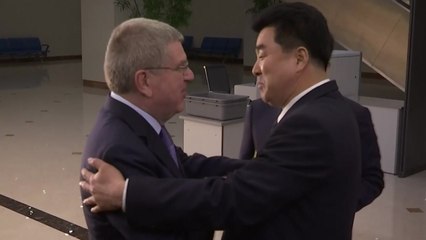 바흐 IOC위원장 평양 도착...김정은 면담 가능성 / YTN