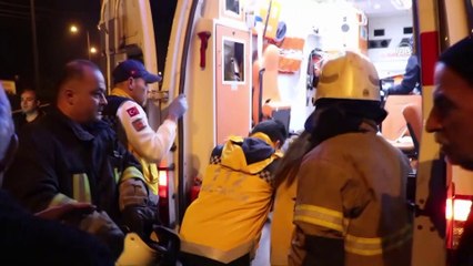 Zincirleme trafik kazası: 2 yaralı - İZMİR