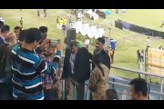 ڈی جی آئی ایس پی آر آصف غفور نیشنل اسٹیڈیم پہنے تو ان کے چاہنے والے سیلفیاں بناتے رہے، دیکھیے خصوصی ویڈیو