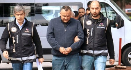 Dilenci, Uyuşturucu Bağımlısı ve Hırsıza Takım Elbise Giydirdi, Dolandırıcılık Yaptırdı