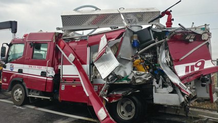 트럭, 소방차 추돌...소방관·소방 교육생 3명 숨져 / YTN