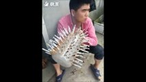 Cet homme a fabriqué un objet pour fumer 100 cigarettes à la fois