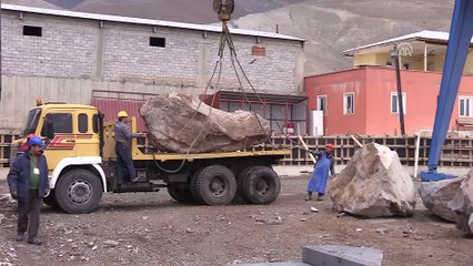 Bir asır çürümeyen andezit kente güzellik katıyor - ERZİNCAN
