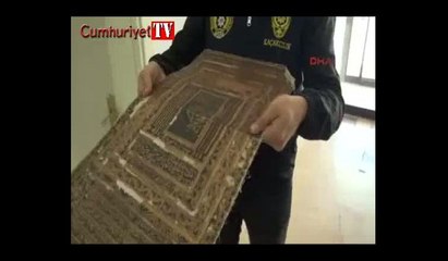 Tarihi eser operasyonunda 300 yıllık altın varaklı şecere ele geçirildi
