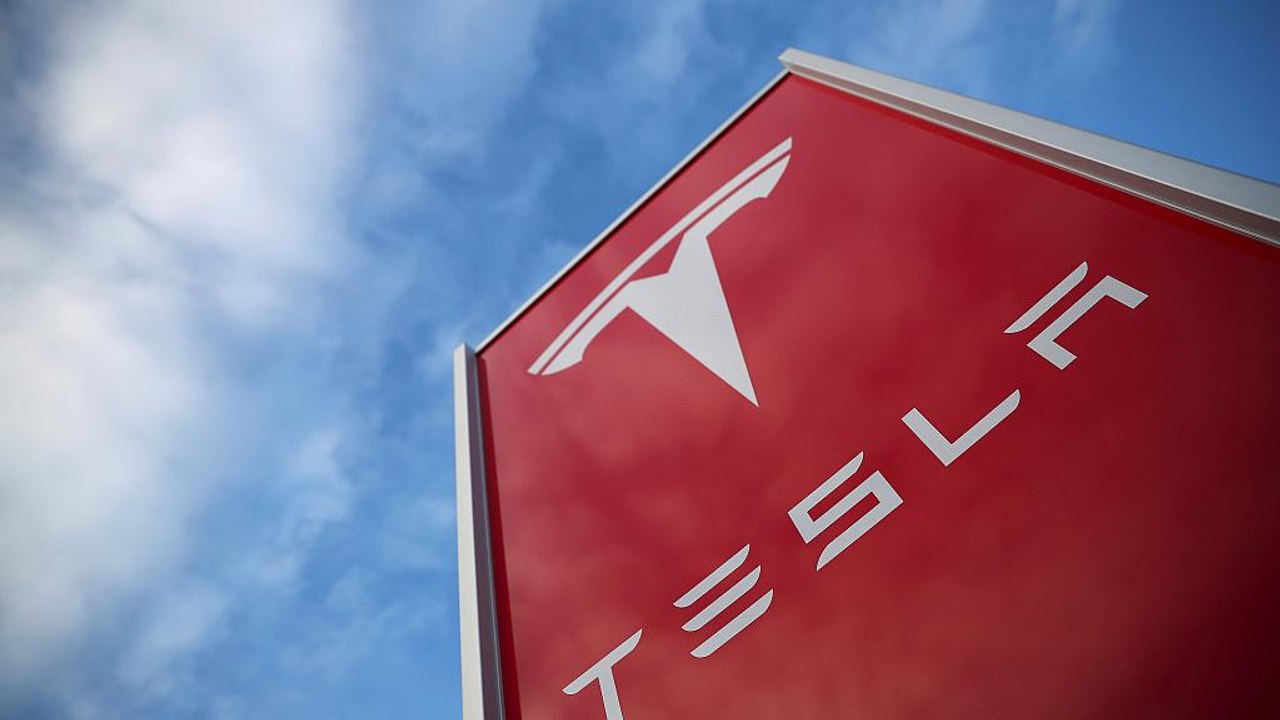 Tesla ruft 123.000 Luxus-Limousinen zurück