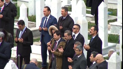 Başbakan Yıldırım, Kovaçi Şehitliği'ni Ziyaret Etti