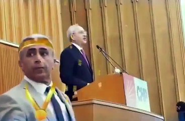 CHP’li vekil canlı yayında emojileri açık unutunca