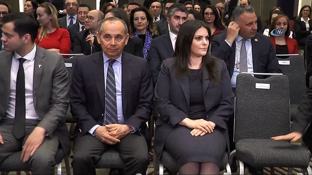 Çalışma ve Sosyal Güvenlik Bakanı Sarıeroğlu: 'Dün akşam itibariyle 4 C'den 4 B'ye geçecek kardeşlerimizle ilgili kararnamemiz resmi gazetede yayınlanmış durumda. Yüzde on ücret artışıyla ve izin süreleri düzenleyerek 4C 'den 4 B'ye emekç