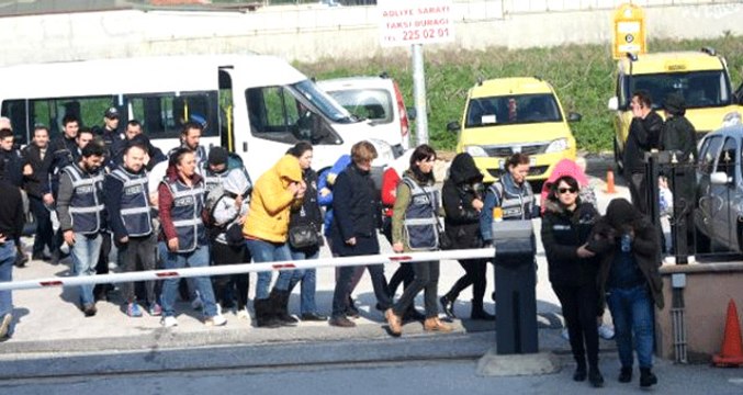 Fuhuş Baskını! 2 Ayda 500 Erkekle Birlikte Oldular