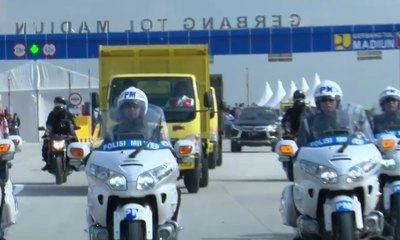 Presiden Jokowi Naik Truk Jajal Tol Ngawi-Kertosono