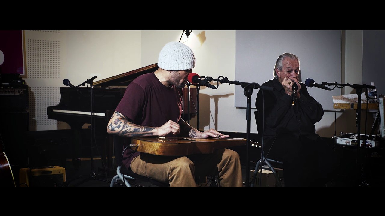 Love and trust - Ben Harper & Charlie Musselwhite