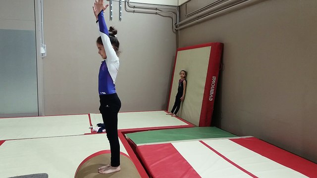 Vidéo des entraînements - Eloïse salto arrière (Poussines 1)