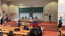 Conférence théâtrale des étudiants favorables au blocus de l'université