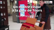 VIDEO. A Tours, un maître cireur accueille les voyageurs à la gare