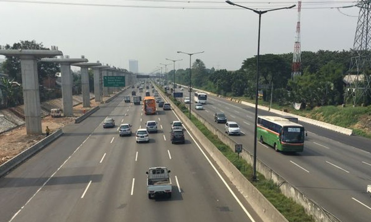 Tol Cipularang Ramai, Truk Masih Boleh Melintas
