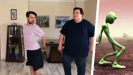 Cumali Ceber - Yeni Akım Yeşil Uzaylı Dansı