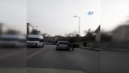 Otomobil arkasında tehlikeli yolculuk