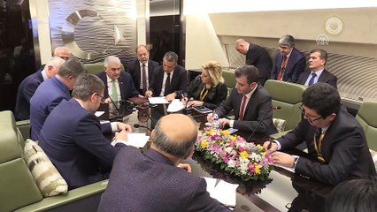 Başbakan Yıldırım, uçakta gazetecilerle bir araya geldi - SARAYBOSNA