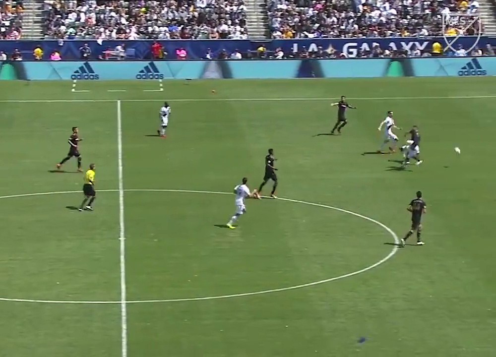 Le but de Zlatan Ibrahimovic lors de son premier match en MLS
