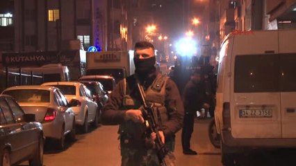 Küçükçekmece'de Şüpheli Paket Fünye ile Patlatıldı