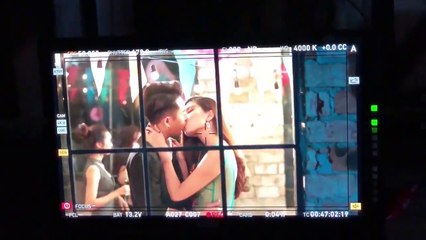 Khi Hoàng Ku hôn gái