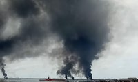 Warga Terkejut Ada Api dan Asap Hitam di Laut Balikpapan