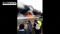 Desalojo y vuelos cancelados en Stansted por un incendio