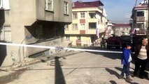Küçükçekmece'de Duvarlarında Çatlaklar Oluşan Bina Boşaltıldı - İstanbul