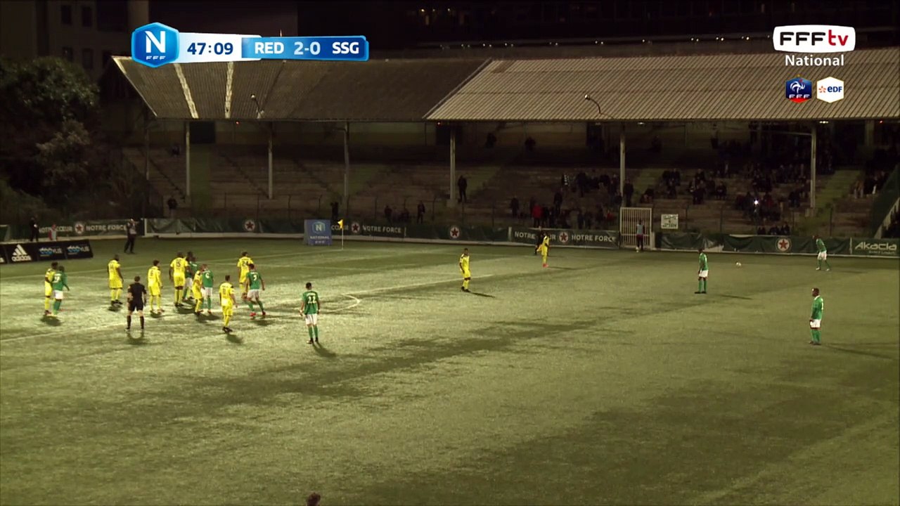 Coup franc très dangereux mais position de hors jeu de SANE.