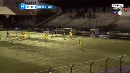 Corner directement repoussé par la défense de l'Entente.