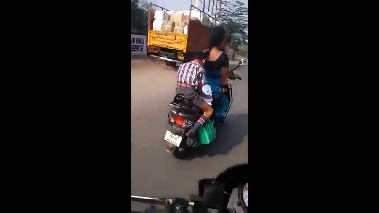 கடைசி வரை பாருங்கள் !! ஸ்கூட்டர்ல வைச்சு செய்ற வேலயா இது இதான் படிப்புல புலிங்கறதா