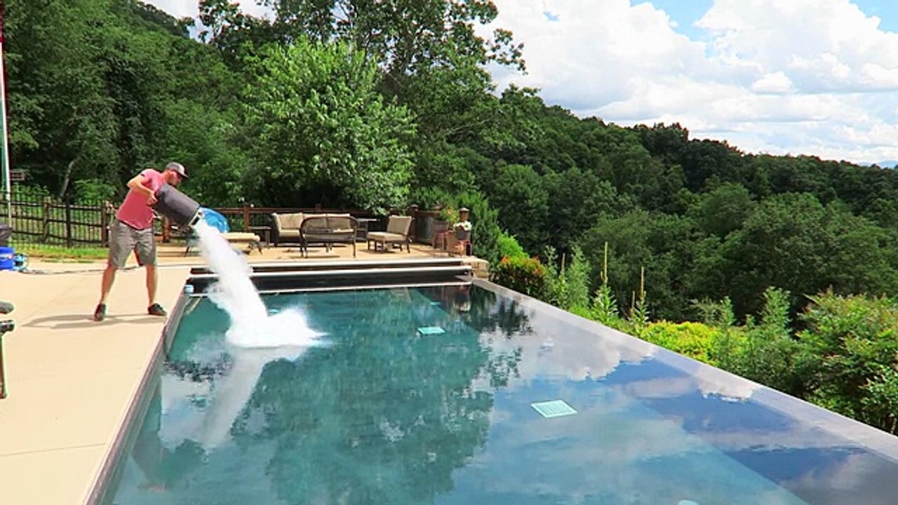 Amazing Video Shared by Kurt Emans Put Liquid Nitrogen in the Pool