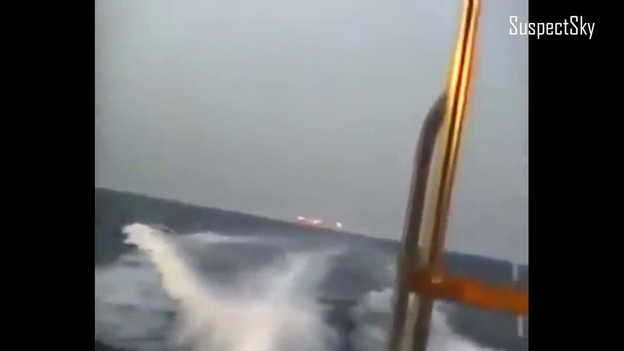Thirteen UFOs Keep Pace with Ocean Boat [SIGHTING]