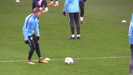 Video herunterladen: Kevin De Bruyne vs Mohammed Salah?  'It's not my business' - Guardiola