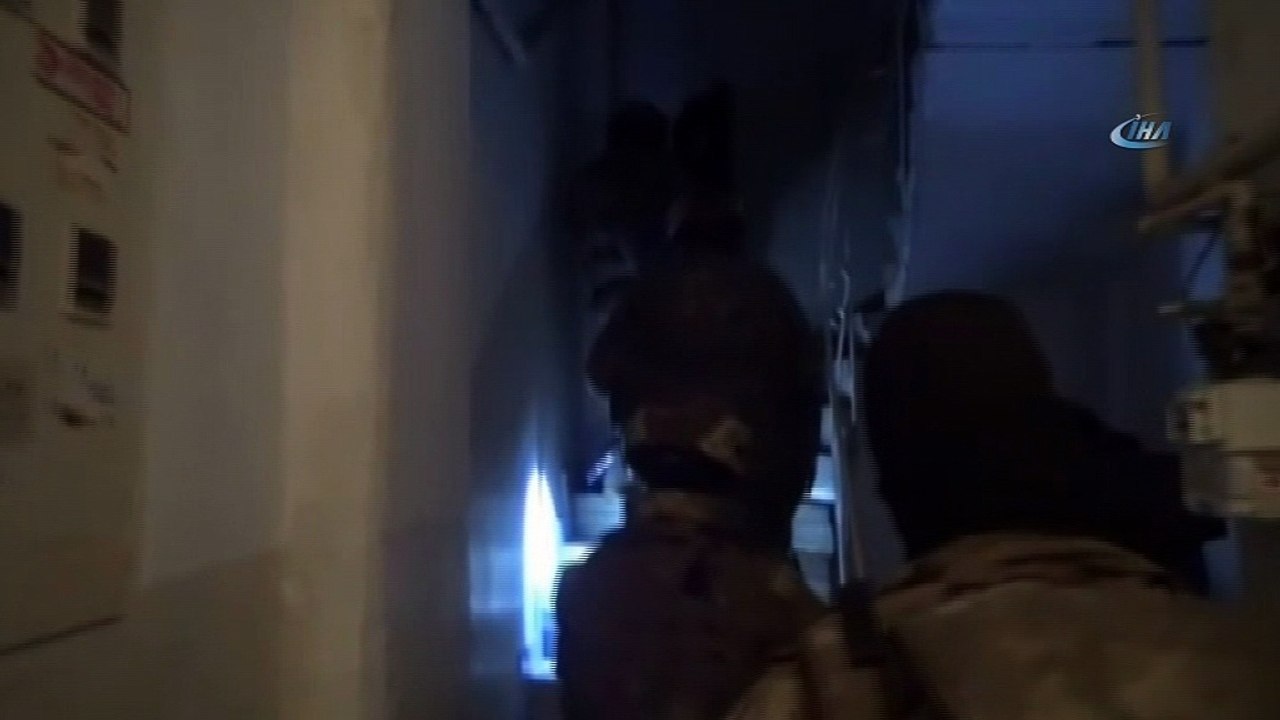 Et hırsızlarına özel harekat destekli baskın kamerada