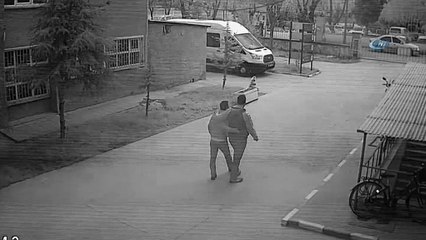 Memurların bıçaklı kavgası güvenlik kamerasında