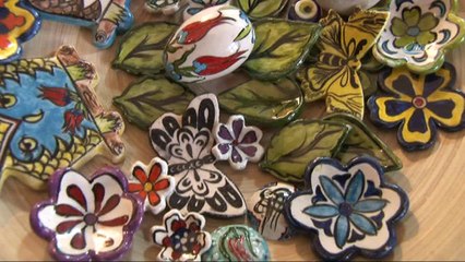 Çini sanatçısı toprağı modern tasarımlarla buluşturuyor