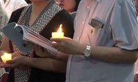 Umat Katolik Jakarta Hadiri Misa Malam Paskah