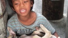 Menino resgata cãozinho das ruas e ele retribui o favor da maneira mais emocionante