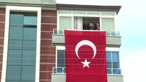 Başbakan Yıldırım, İzmir'de Öldürülen Okul Müdürünün Ailesini Ziyaret Etti