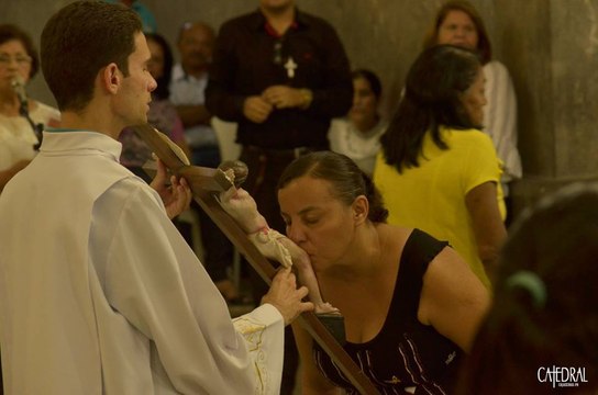 Procissão do Senhor Morto na Sexta-Feira Santa reúne centenas de fiéis em Cajazeiras