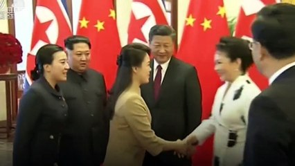 Chinese TV showed footage of the two leaders with their wives