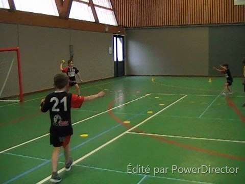 Plateau école de hand samedi 24 mars 2018 : but de Jules G