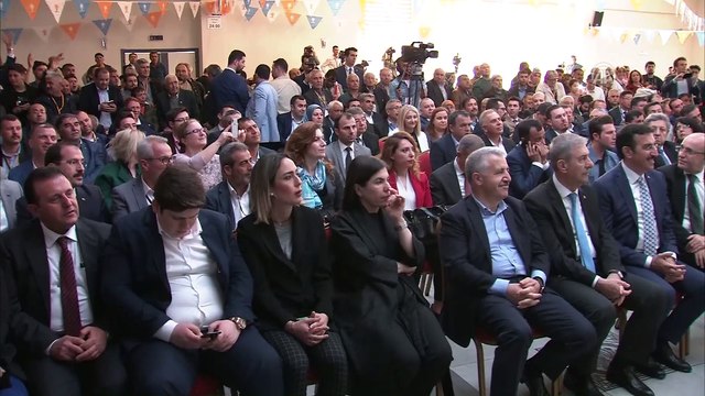 Başbakan Yıldırım: 'AK Parti de bayrağı veren de bayrağı alan da koşmaya devam ediyor' - İZMİR